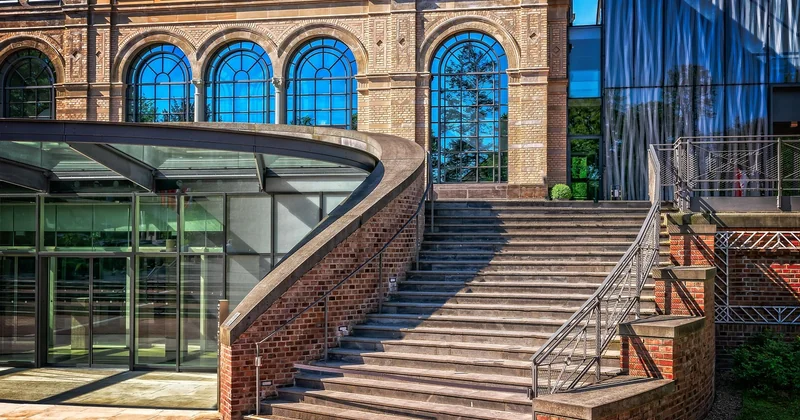 What are the staircase design trends for 2026?